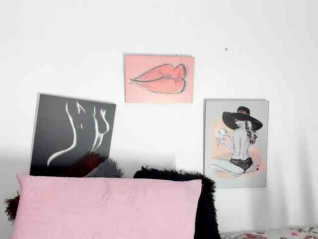 BarbieHotLaura webcam