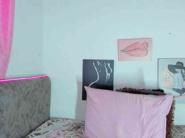 BarbieHotLaura webcam