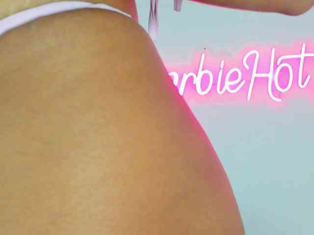 BarbieHotLaura webcam