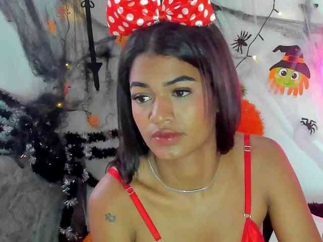 BarbieHotLaura webcam
