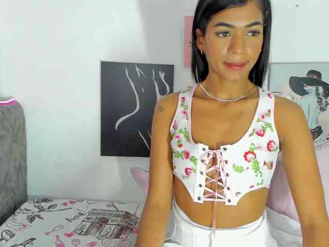 BarbieHotLaura webcam