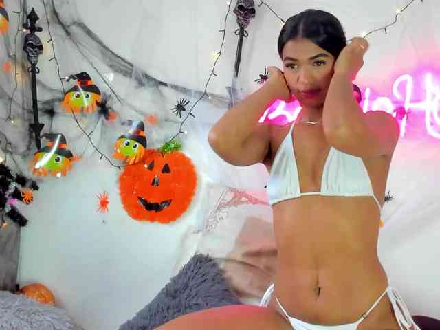 BarbieHotLaura webcam