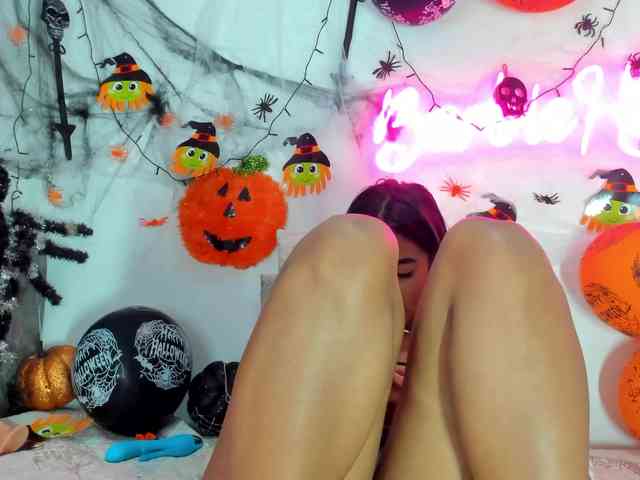 BarbieHotLaura webcam