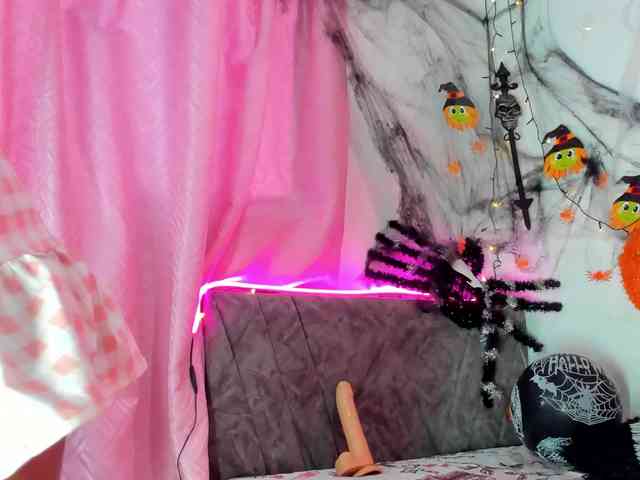 BarbieHotLaura webcam