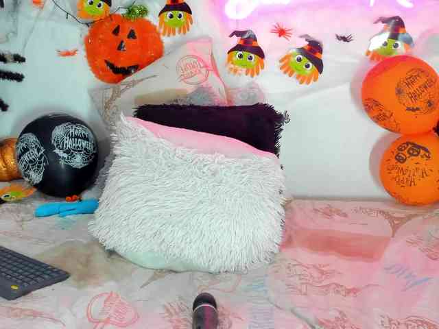 BarbieHotLaura webcam