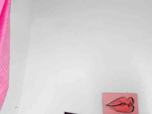 BarbieHotLaura webcam