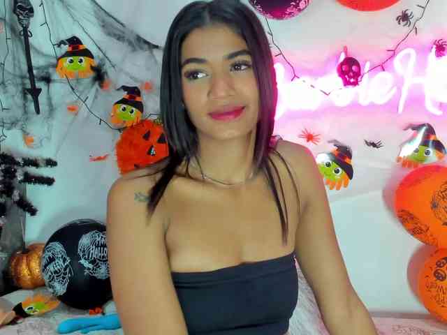 BarbieHotLaura webcam