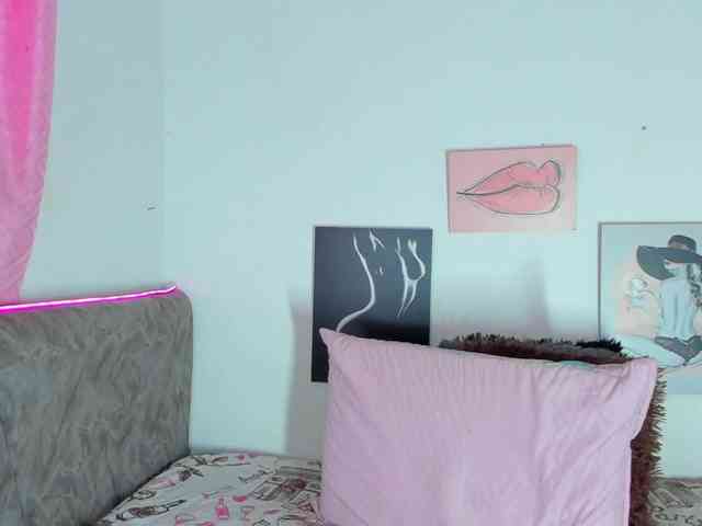 BarbieHotLaura webcam