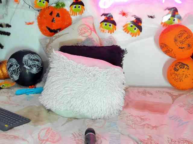BarbieHotLaura webcam