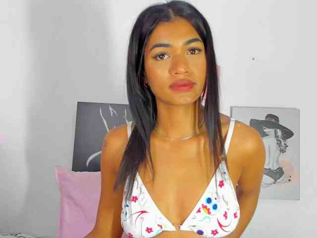 BarbieHotLaura webcam