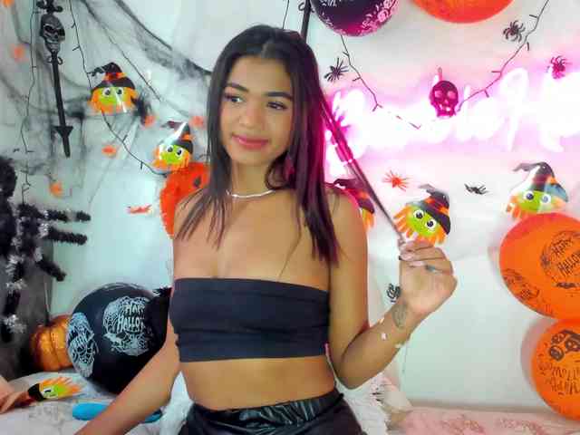 BarbieHotLaura webcam