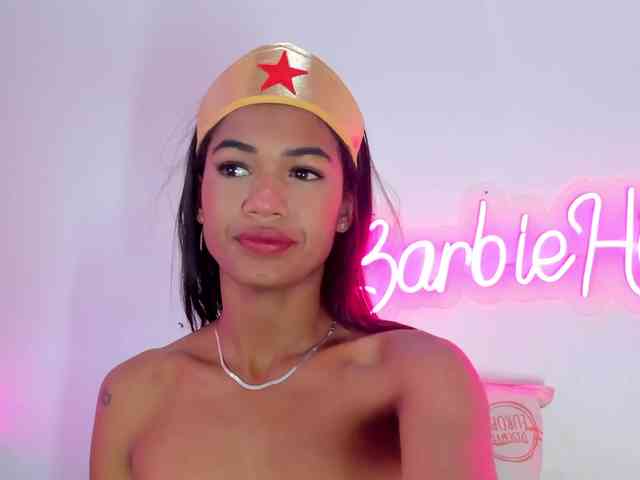 BarbieHotLaura webcam