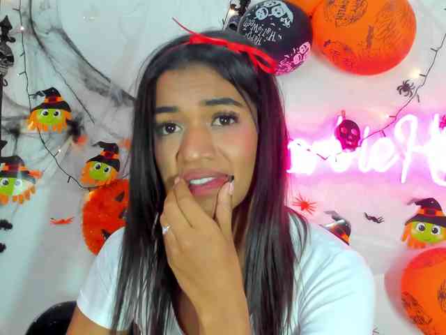 BarbieHotLaura webcam