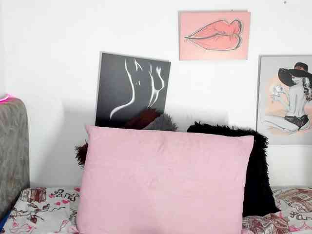 BarbieHotLaura webcam