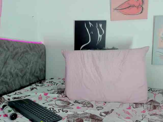 BarbieHotLaura webcam