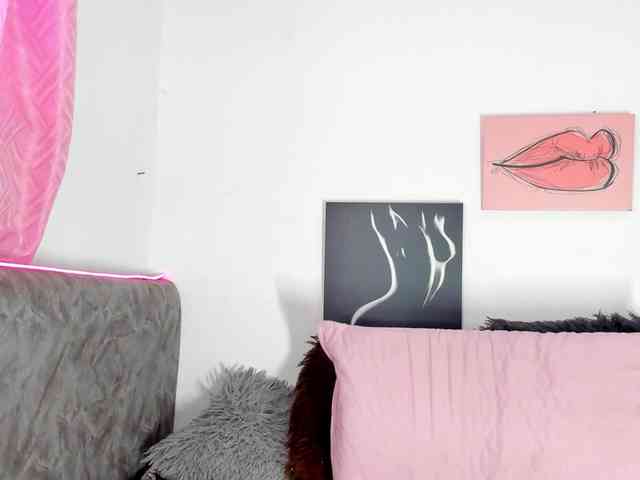 BarbieHotLaura webcam