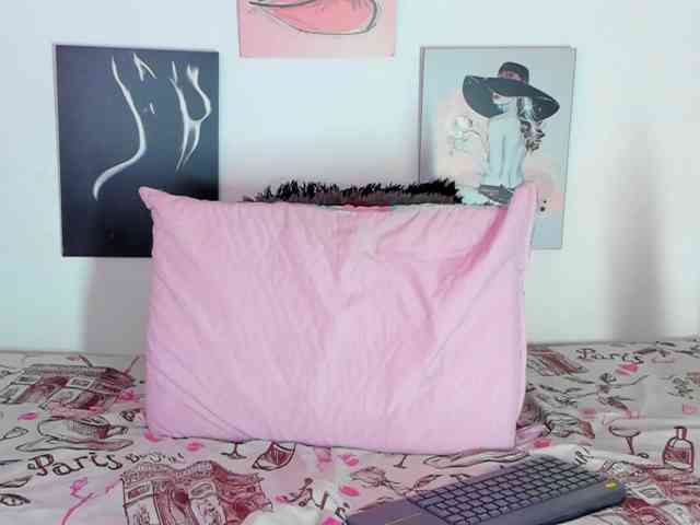 BarbieHotLaura webcam