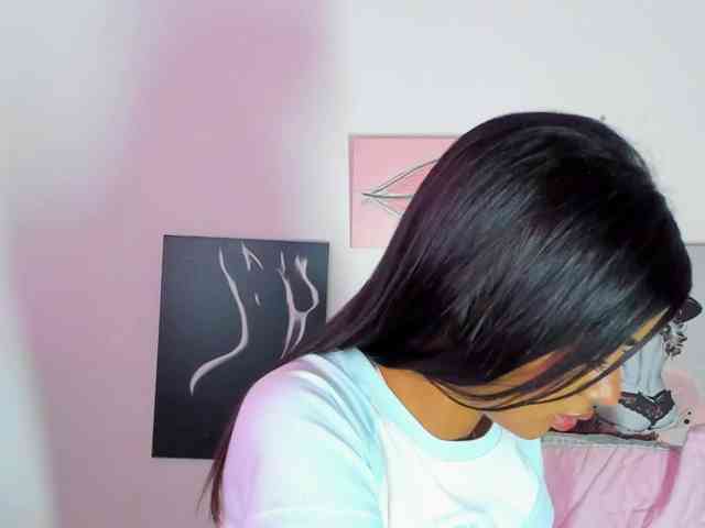 BarbieHotLaura webcam