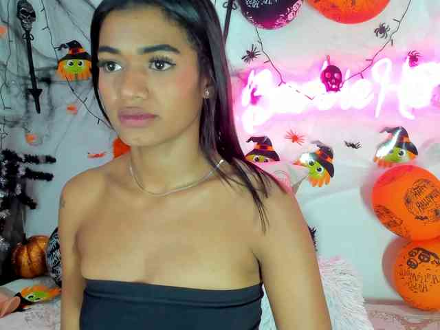 BarbieHotLaura webcam