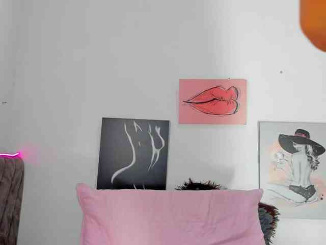 BarbieHotLaura webcam