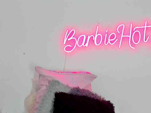 BarbieHotLaura webcam