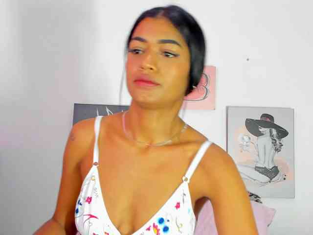 BarbieHotLaura webcam