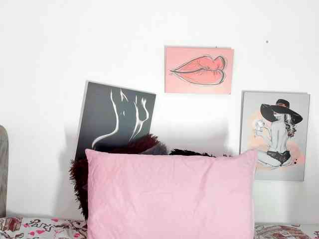 BarbieHotLaura webcam