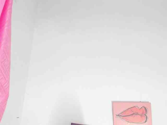 BarbieHotLaura webcam