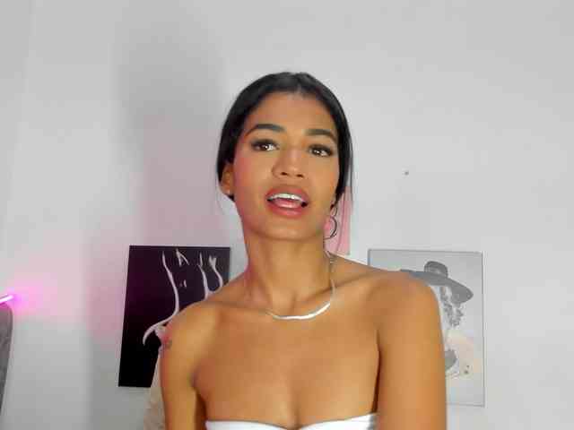 BarbieHotLaura webcam