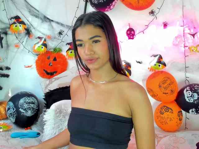 BarbieHotLaura webcam