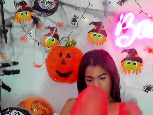BarbieHotLaura webcam