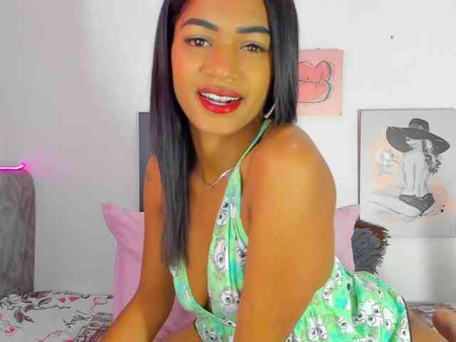 BarbieHotLaura webcam