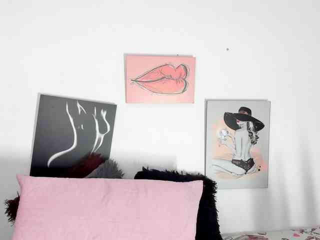 BarbieHotLaura webcam