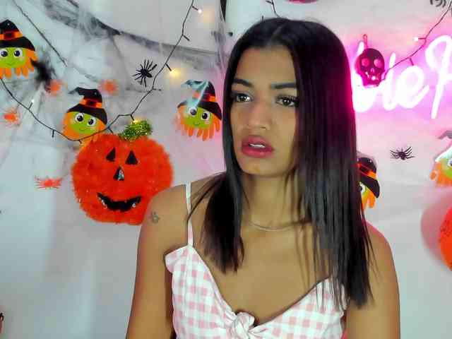 BarbieHotLaura webcam