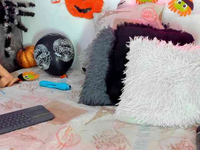 BarbieHotLaura webcam