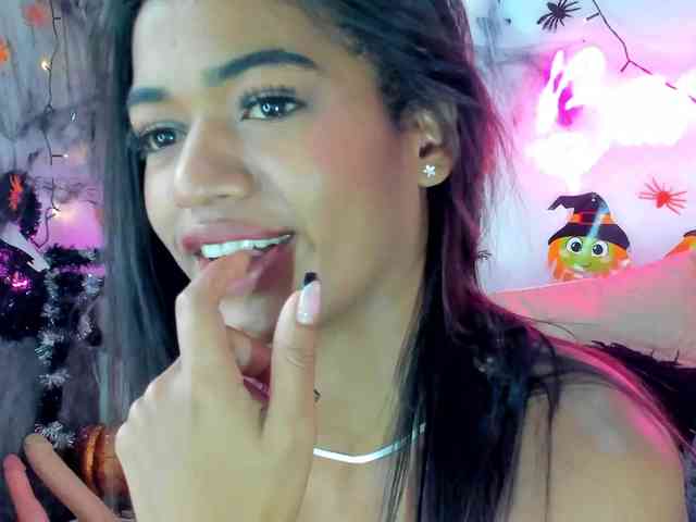 BarbieHotLaura webcam