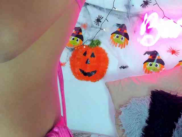BarbieHotLaura webcam