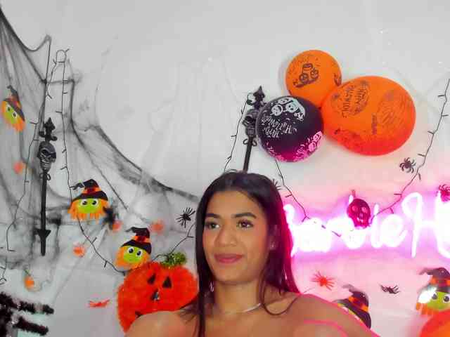 BarbieHotLaura webcam