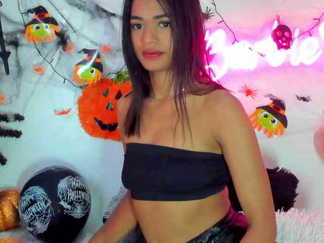 BarbieHotLaura webcam