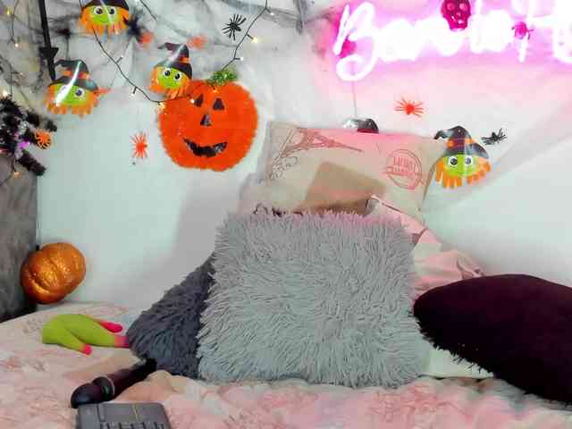 BarbieHotLaura webcam