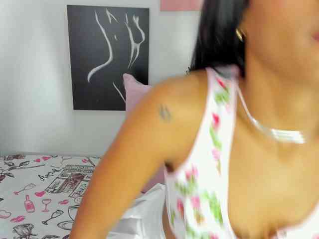 BarbieHotLaura webcam