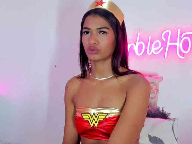 BarbieHotLaura webcam