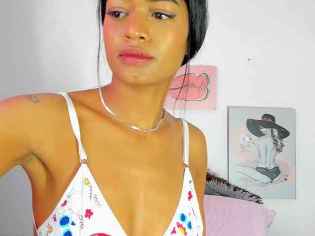 BarbieHotLaura webcam