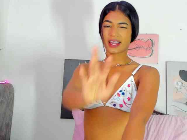 BarbieHotLaura webcam