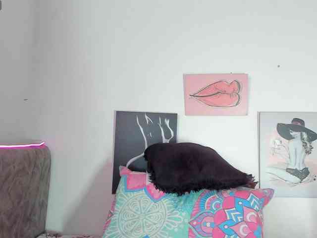 BarbieHotLaura webcam