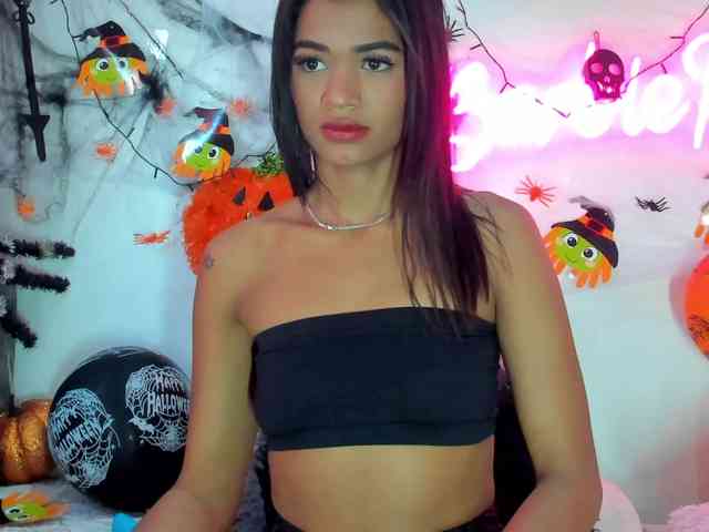 BarbieHotLaura webcam