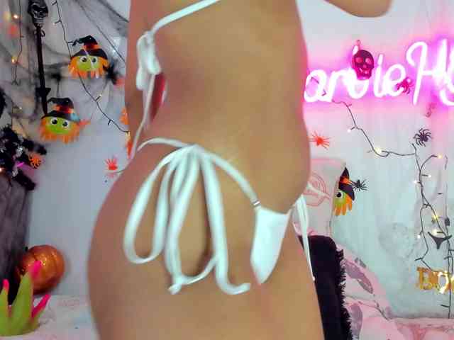 BarbieHotLaura webcam