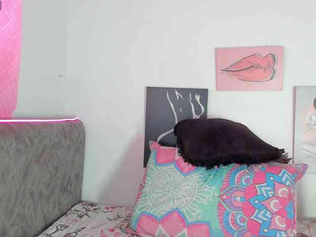 BarbieHotLaura webcam