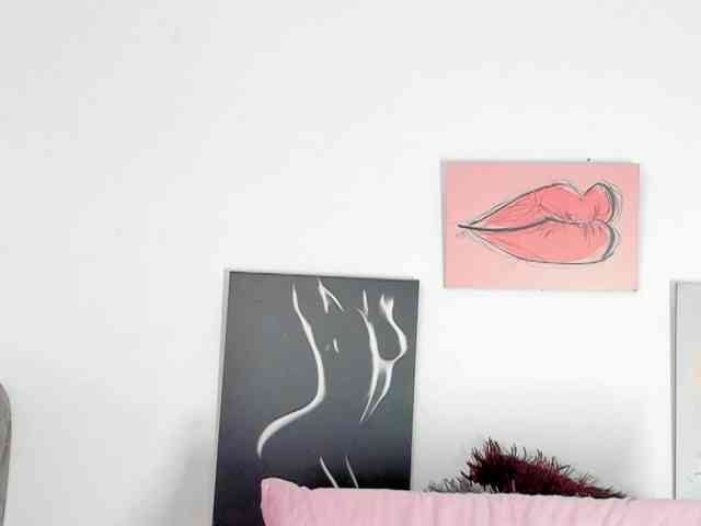 BarbieHotLaura webcam