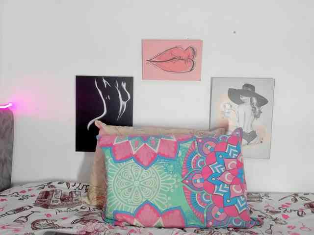 BarbieHotLaura webcam